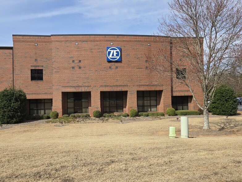 5535 Rafe Ct, Flowery Branch, GA à louer - Photo du bâtiment - Image 2 de 3