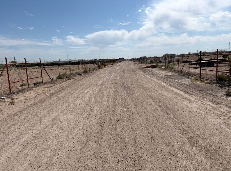 2703 S County Road 1180, Midland, TX à louer - Photo du bâtiment - Image 2 de 2