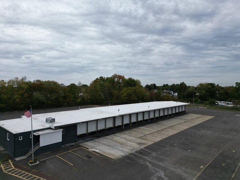 750 County Line Rd, Colmar, PA à vendre - Photo du bâtiment - Image 3 de 13