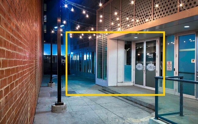 Plus de détails pour 448 8 Av SE, Calgary, AB - Commerce de détail à louer