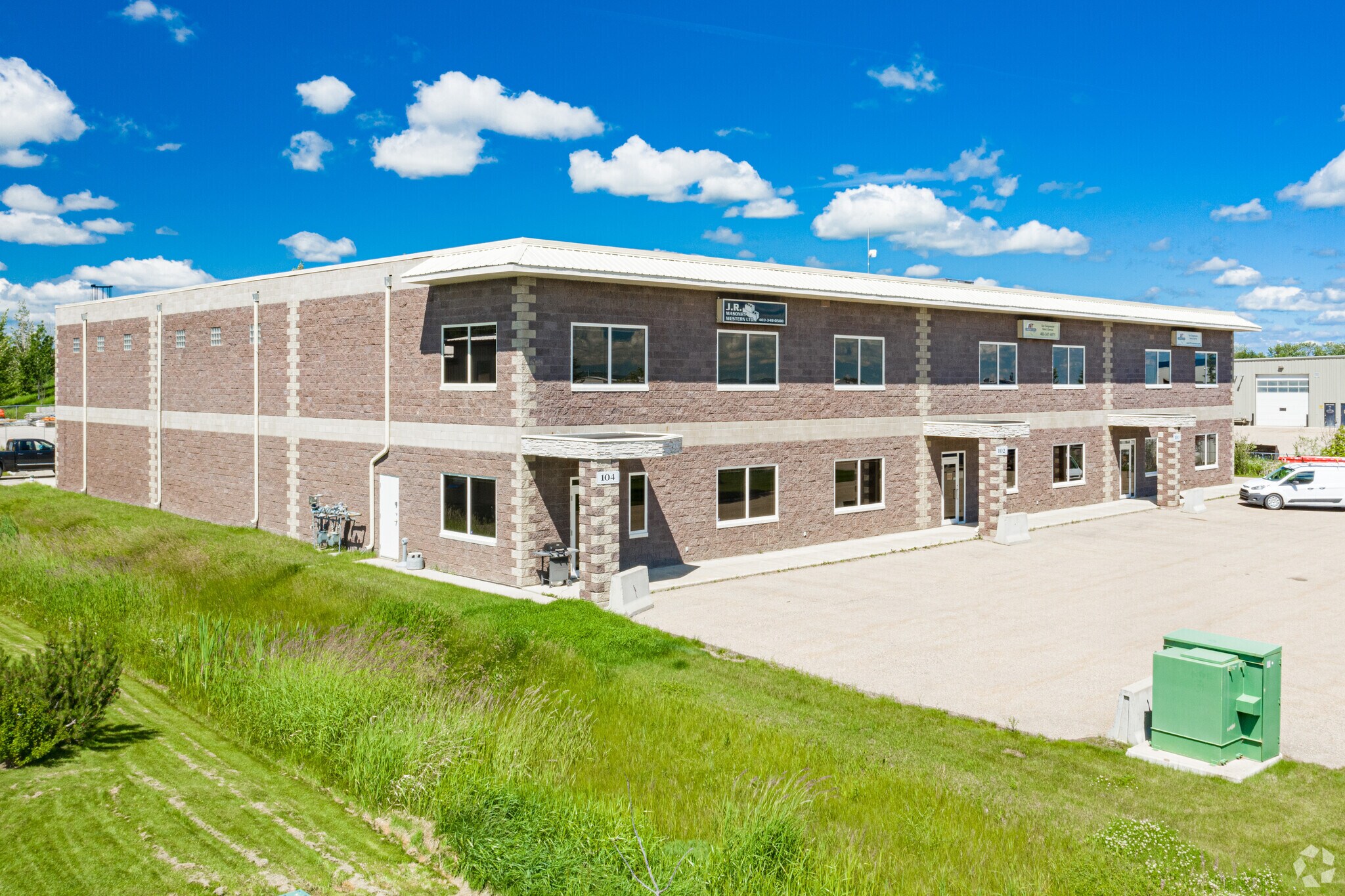 36 Burnt Lake Cres, Red Deer County, AB for sale Primary Photo- Image 1 of 1