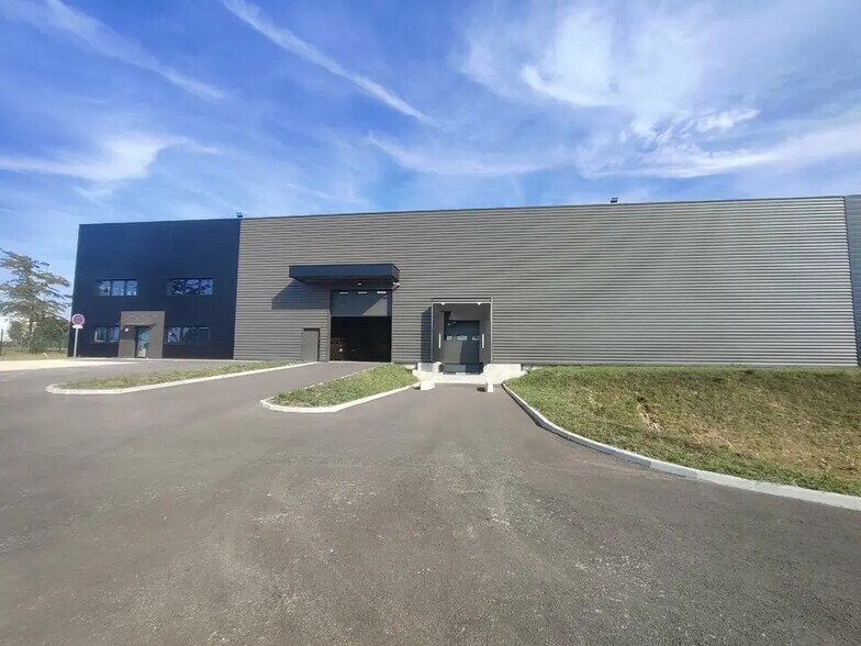 Flex in Saint-Quentin-Fallavier for lease - Building Photo - Image 3 of 5