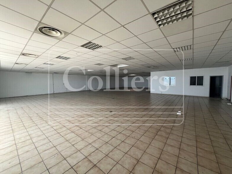 Flex in Martigues for lease - Interior Photo - Image 3 of 8