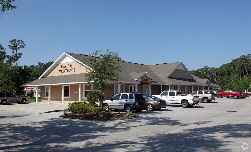 1507 S Alexander St, Plant City, FL à vendre - Photo du bâtiment - Image 2 de 6