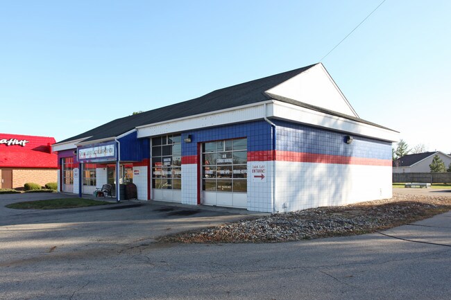 Plus de détails pour 530 E Saginaw Hwy, Grand Ledge, MI - Commerce de détail à vendre