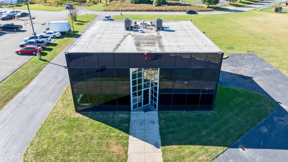 3050 Delta Marine Dr, Columbus, OH à vendre - Photo du bâtiment - Image 3 de 28