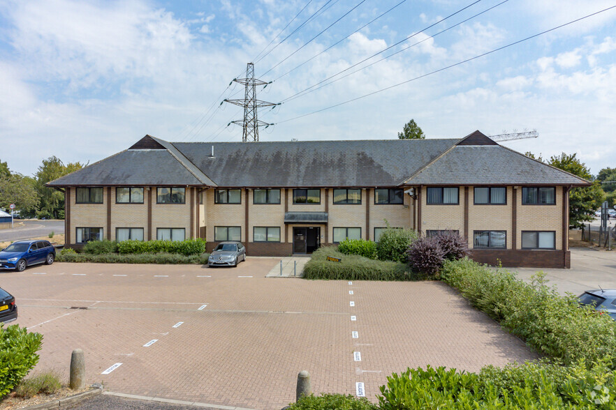 Alington Rd, St. Neots à louer - Photo du bâtiment - Image 1 de 29