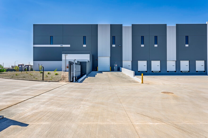 6550 W Orangewood Ave, Glendale, AZ for lease - Building Photo - Image 2 of 18