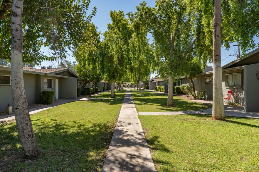2402 W Devonshire Ave, Phoenix, AZ for sale - Building Photo - Image 1 of 12