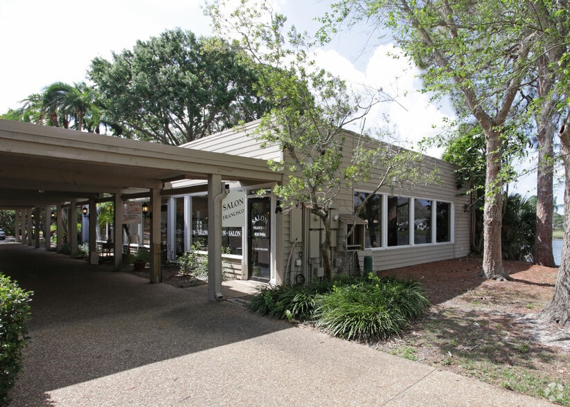 5045-5049 Ringwood Mdws, Sarasota, FL for lease - Primary Photo - Image 2 of 9
