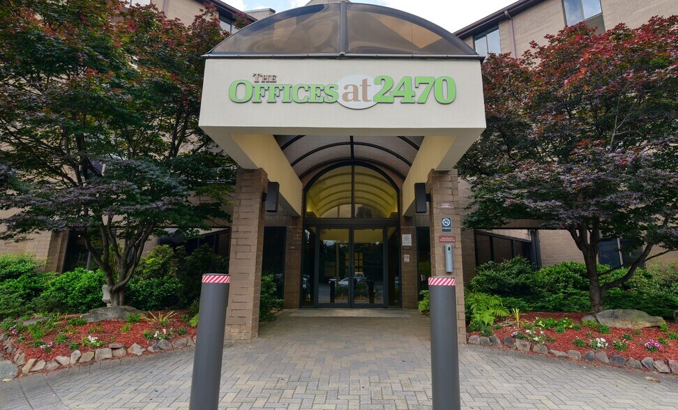 2470 Windy Hill Rd SE, Marietta, GA à louer - Photo du bâtiment - Image 1 de 12