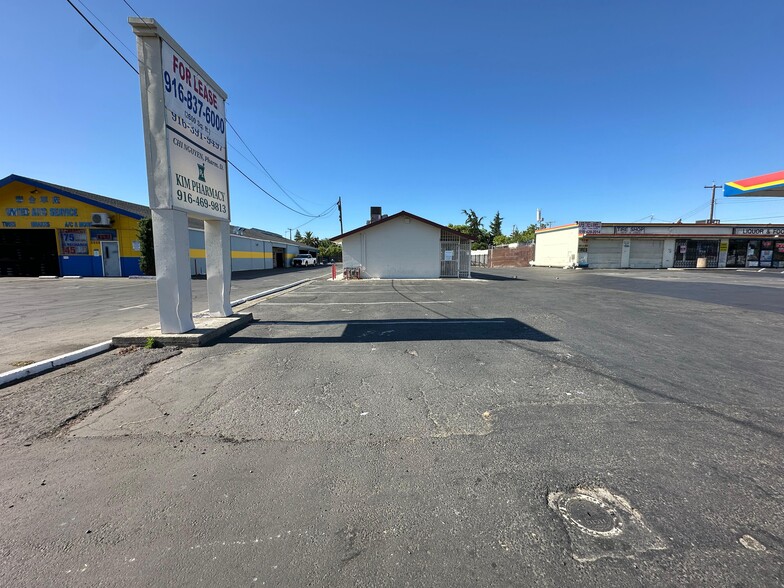 5026 Fruitridge Rd, Sacramento, CA for lease - Building Photo - Image 2 of 15
