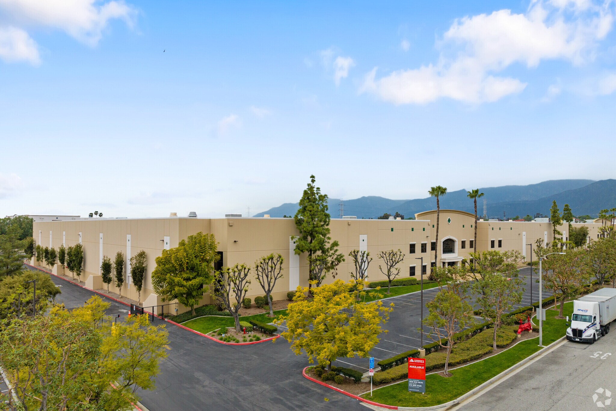 5091 4th St, Irwindale, CA à louer Photo du bâtiment- Image 1 de 13