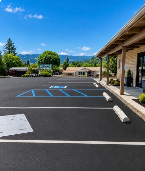 311 Lake Mendocino Dr, Ukiah, CA for lease - Building Photo - Image 2 of 10
