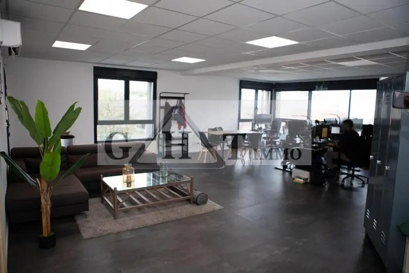 Office in Bagnolet for lease Interior Photo- Image 1 of 9