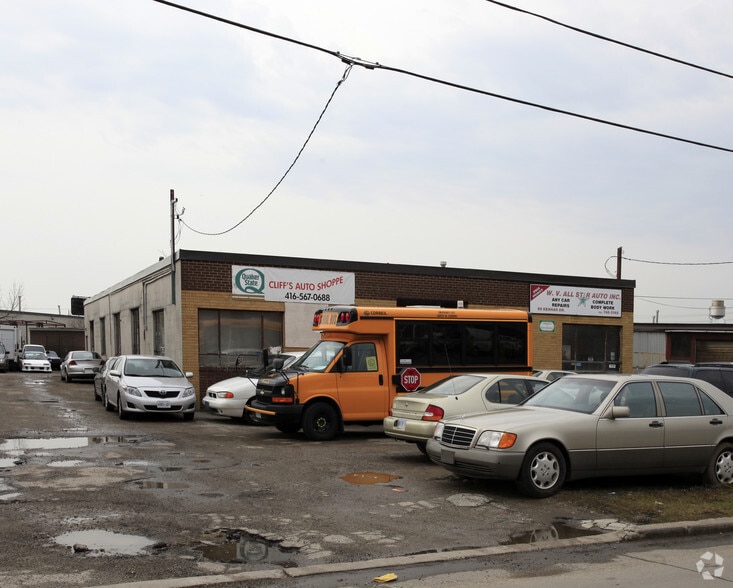 97-99 Kenhar Dr, Toronto, ON à vendre - Photo du bâtiment - Image 2 de 2