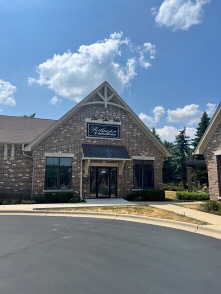 460 Briargate Dr, South Elgin, IL à vendre - Photo du bâtiment - Image 2 de 14