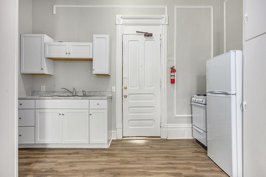 316 Stuart Ave, Kalamazoo, MI à vendre - Photo du bâtiment - Image 2 de 11