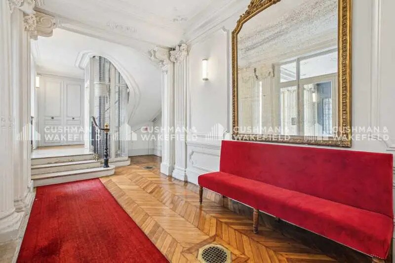 63 Rue De Ponthieu, Paris for lease - Lobby - Image 3 of 5