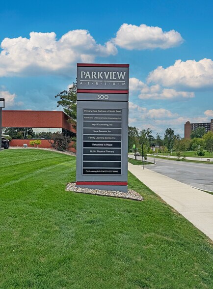 300 S Saint Louis Blvd, South Bend, IN à louer - Photo du bâtiment - Image 3 de 7