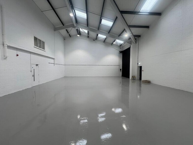 Ashburton Rd W, Manchester à louer - Photo du bâtiment - Image 3 de 9