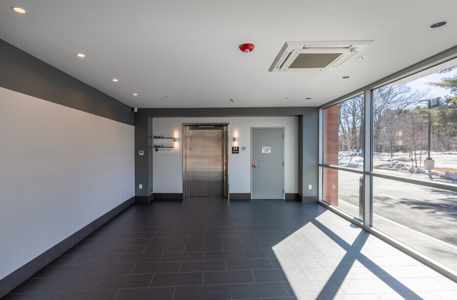746 South St, Waltham, MA à louer - Hall d’entrée - Image 2 de 11