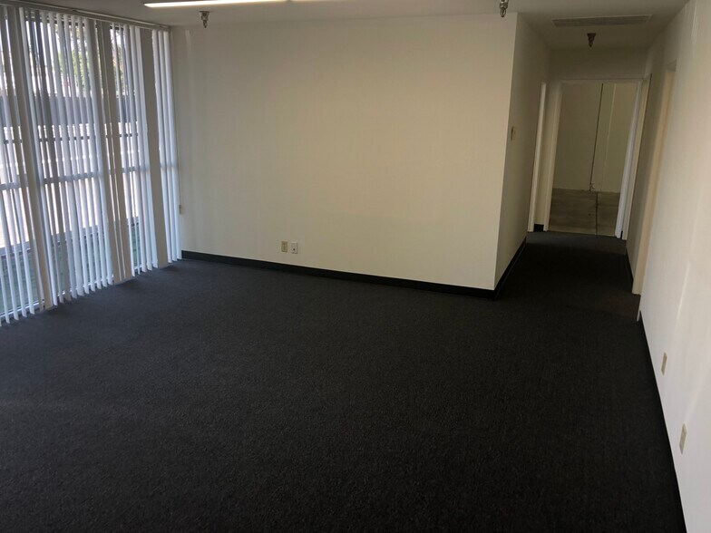 9854 Baldwin Pl, El Monte, CA à louer - Photo intérieure - Image 2 de 7