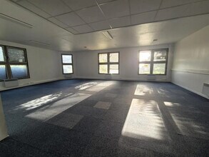 4 Allée Emile Reynaud, Torcy à louer Photo du bâtiment- Image 1 de 6