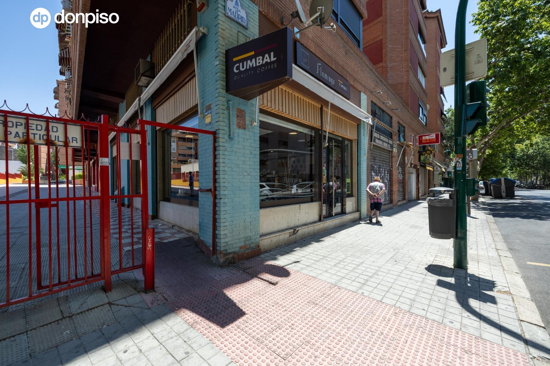 Retail in Granada for sale Building Photo- Image 1 of 37
