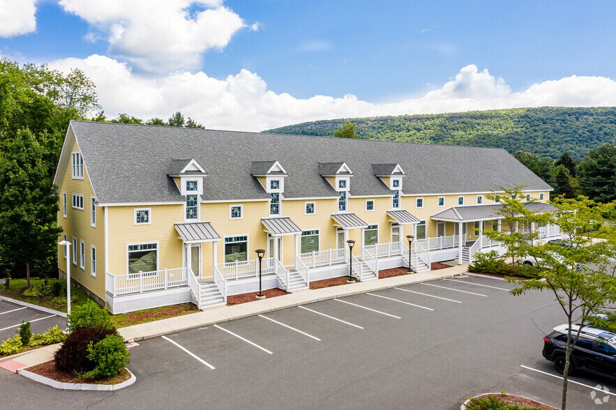 153-155 Hopmeadow St, Simsbury, CT à louer - Photo du bâtiment - Image 3 de 7