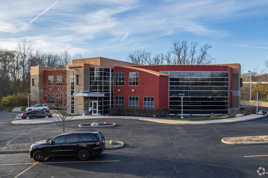 51 Park West Blvd, Akron, OH for lease - Building Photo - Image 2 of 8