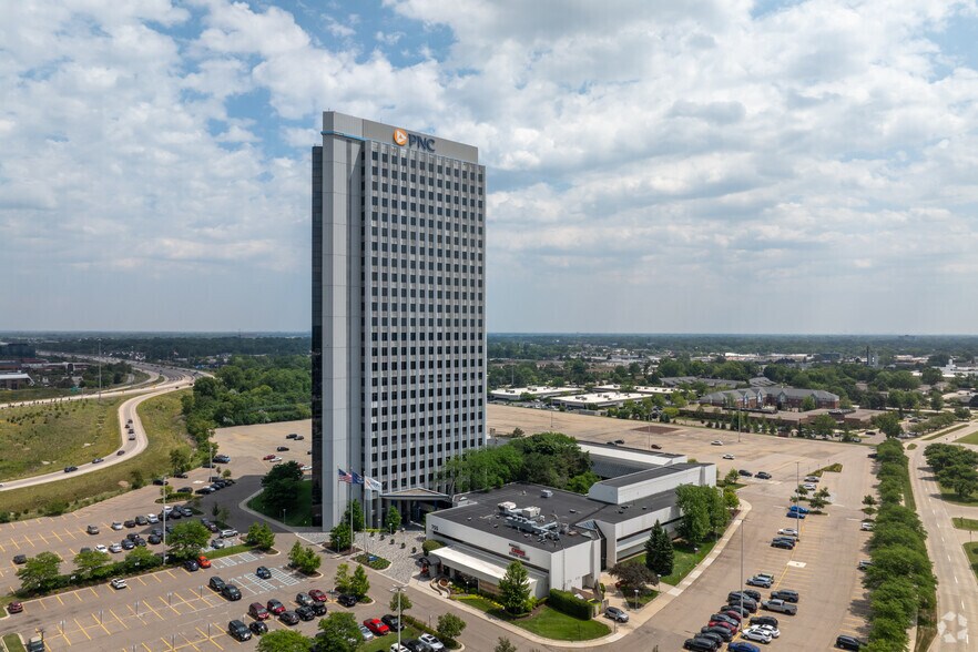 755 W Big Beaver Rd, Troy, MI for lease - Primary Photo - Image 1 of 48