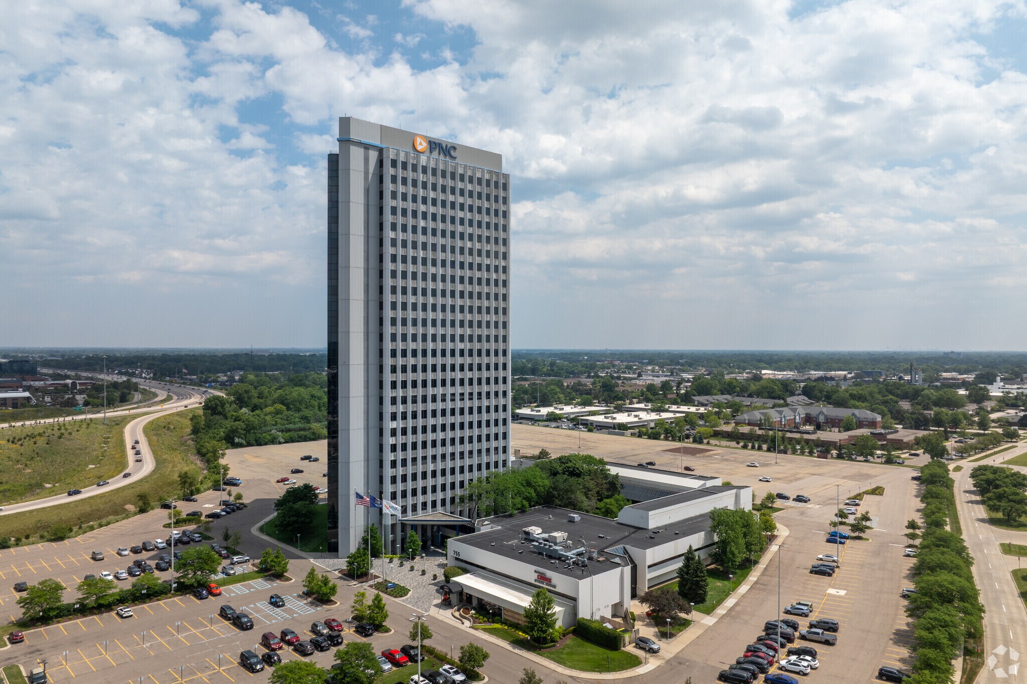 755 W Big Beaver Rd, Troy, MI à louer Photo du bâtiment- Image 1 de 49