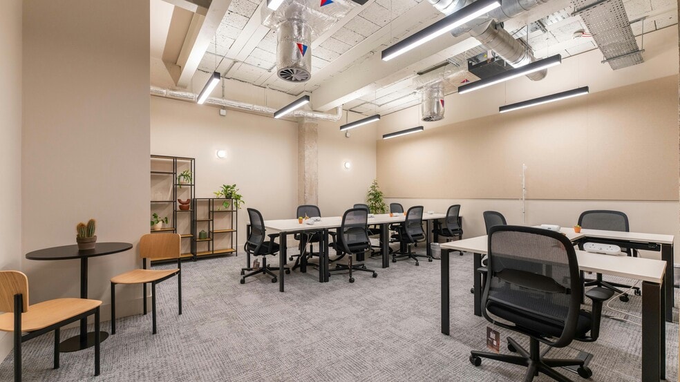 10 South Para, Leeds for lease - Interior Photo - Image 2 of 10