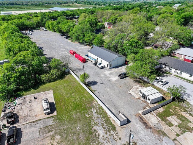 Plus de détails pour 816 E Main St, Whitesboro, TX - Industriel à louer