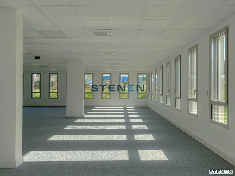 Office in Aix-en-Provence for lease - Building Photo - Image 2 of 28