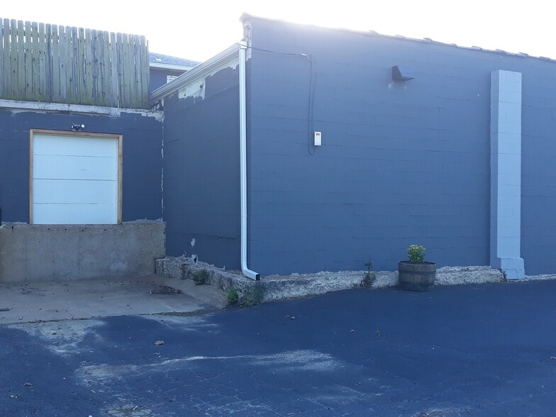 834 Lemay Ferry Rd, Saint Louis, MO à louer - Photo du bâtiment - Image 2 de 9