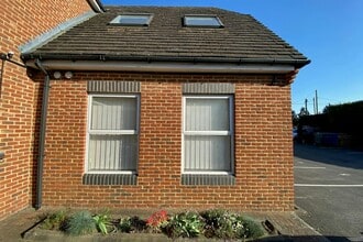 39 Guildford Rd, Lightwater for lease Building Photo- Image 1 of 4