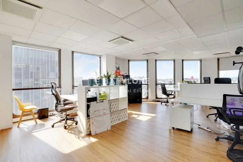 Office in Neuilly-sur-Seine for lease Interior Photo- Image 1 of 11