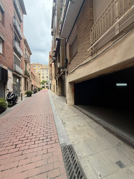 Commerce de détail dans Barcelone, Barcelona à louer - Photo du bâtiment - Image 2 de 5