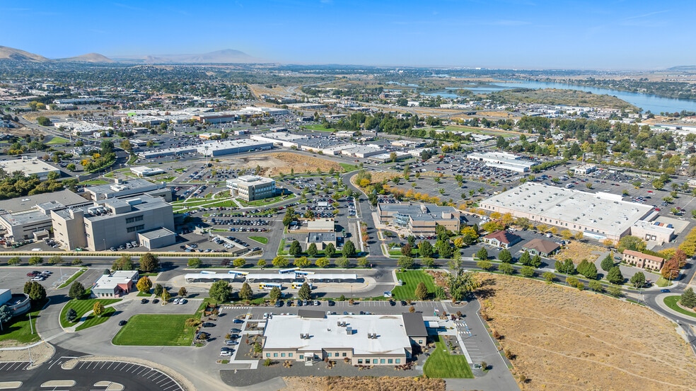 7113 W Okanogan Pl, Kennewick, WA for sale - Building Photo - Image 3 of 4