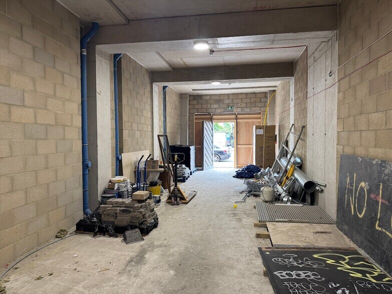 239-249 Commercial Rd, Londres à louer - Photo du bâtiment - Image 3 de 10