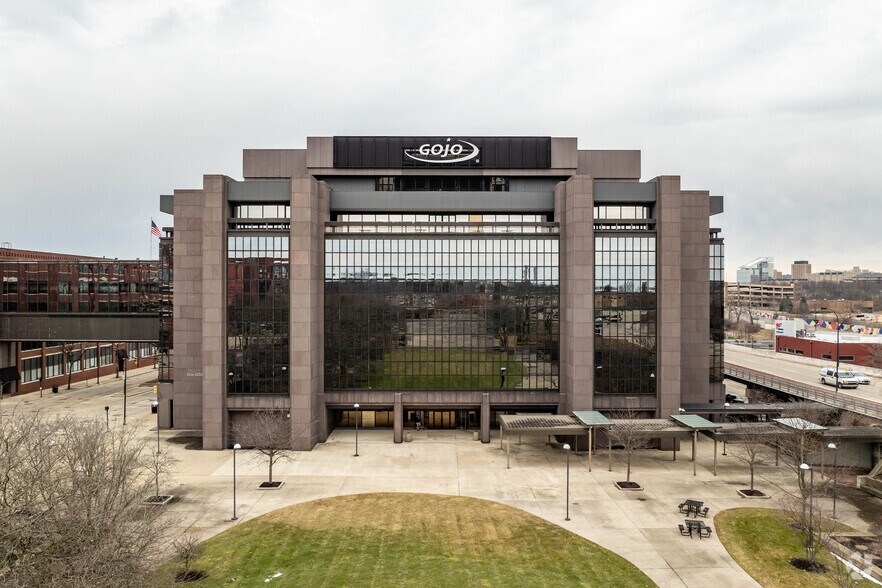 1 Gojo Plz, Akron, OH à louer - Photo du bâtiment - Image 2 de 5