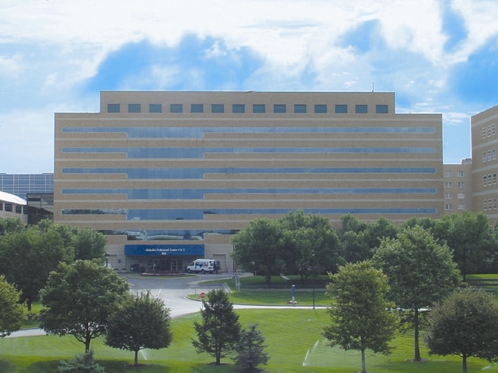1801 N Senate Blvd, Indianapolis, IN à louer - Photo du bâtiment - Image 2 de 2