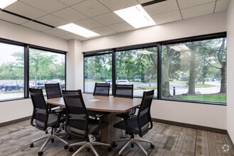 2333 Waukegan Rd, Bannockburn, IL for lease Interior Photo- Image 2 of 4