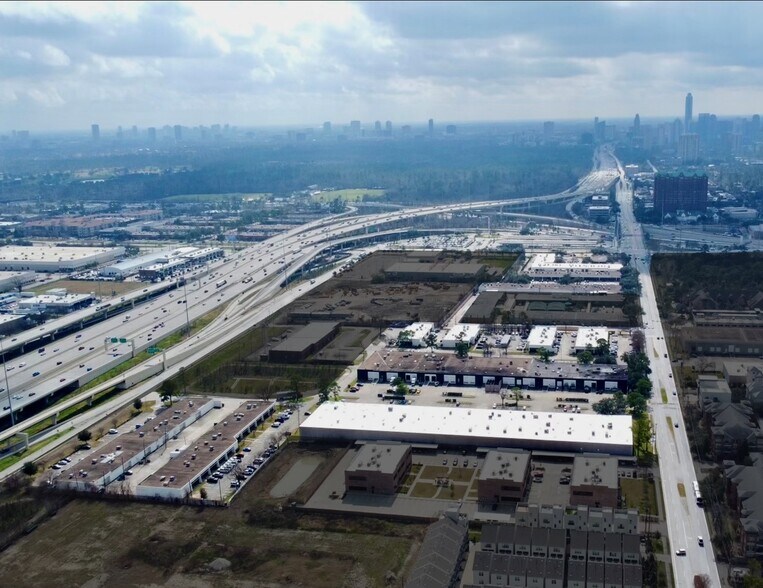 1000 N Post Oak Rd, Houston, TX à louer - Photo du bâtiment - Image 2 de 7