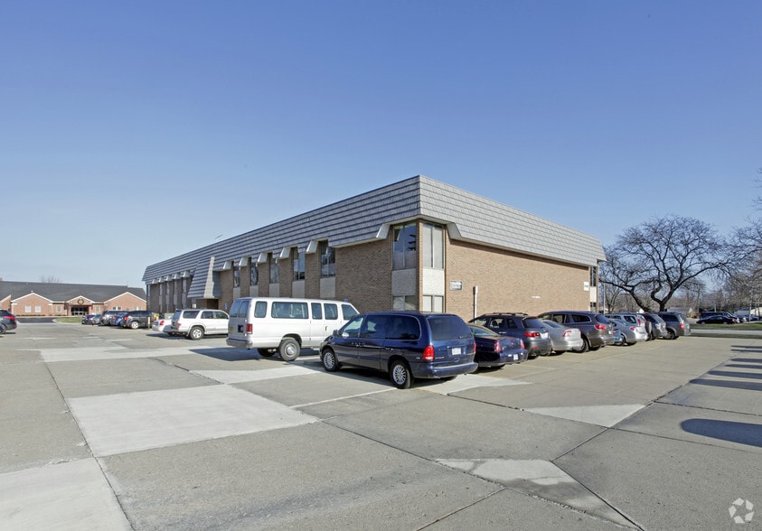 22811 Greater Mack Ave, Saint Clair Shores, MI for lease - Building Photo - Image 3 of 3