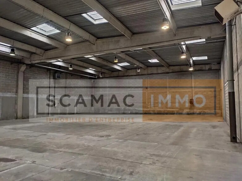 Industrial in Palaiseau for lease - Building Photo - Image 1 of 5