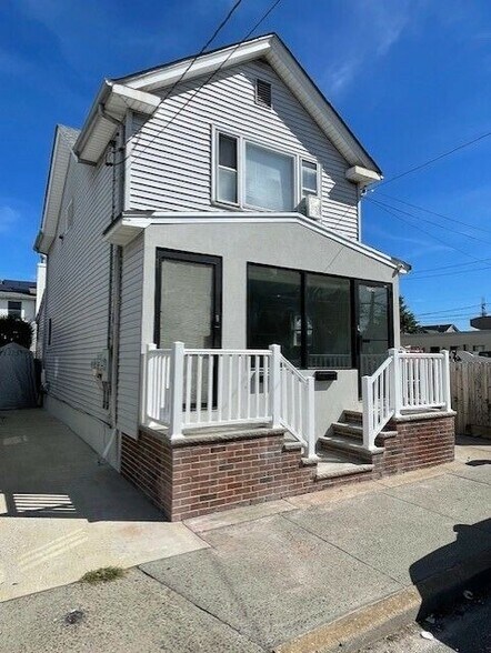 356 Willis Ave, Mineola, NY à louer - Photo du bâtiment - Image 1 de 3