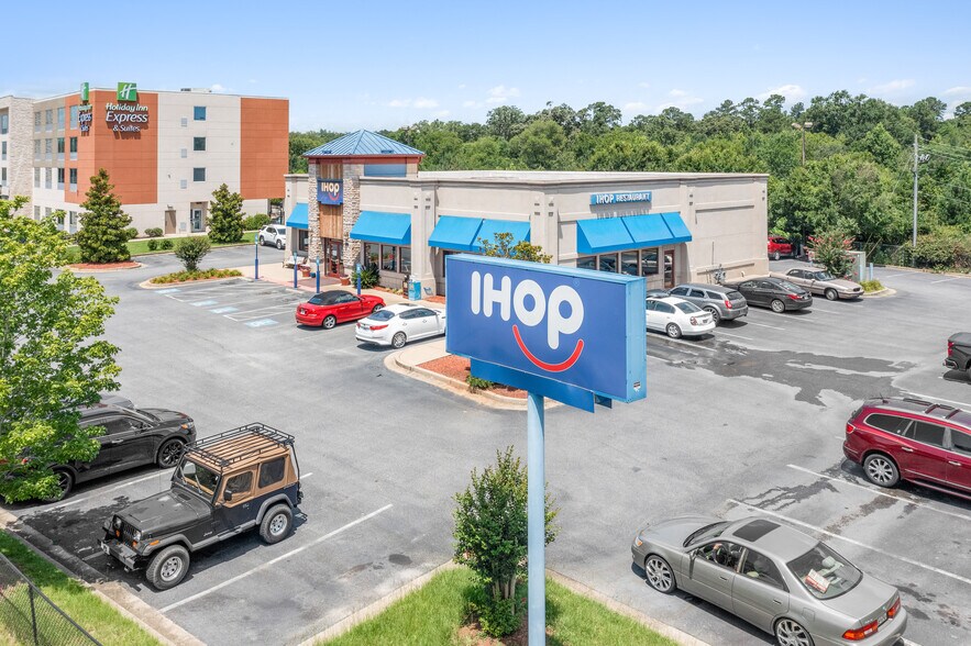 2598 N Columbia St, Milledgeville, GA à louer - Photo du bâtiment - Image 2 de 4